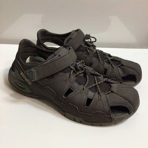 Teva Dozer Leather closed Toe Water Sport …